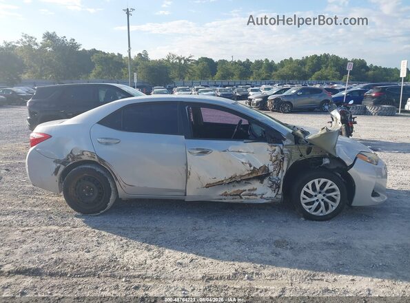 2T1BURHE2HC828053 2017 TOYOTA COROLLA Silver Widok wnętrza z tyłu