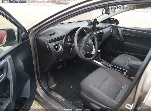 2T1BURHE2HC935491 2017 TOYOTA COROLLA Gold Widok wnętrza z przodu