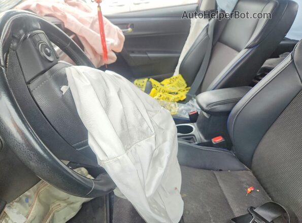 2T1BURHE2JC044588 2018 TOYOTA COROLLA Red Widok wnętrza z przodu