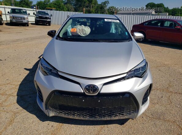 2T1BURHE2JC065070 2018 TOYOTA COROLLA Silver Widok z przodu