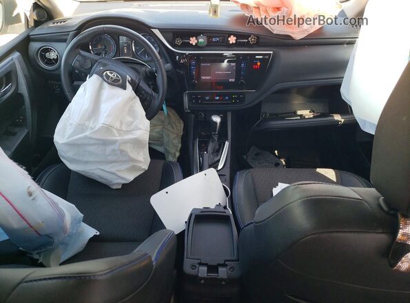 2T1BURHE2JC065070 2018 TOYOTA COROLLA Silver Widok deski rozdzielczej