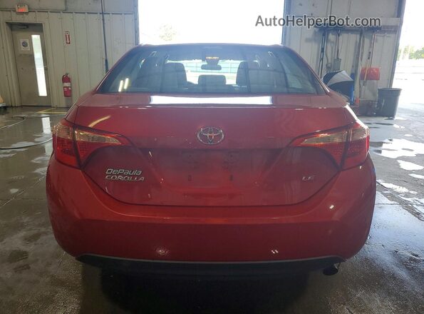 2T1BURHE2JC109214 2018 TOYOTA COROLLA Red Rear view