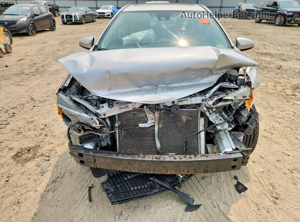 2T1BURHE2KC218208 2019 TOYOTA COROLLA Silver Դիմացի տեսք
