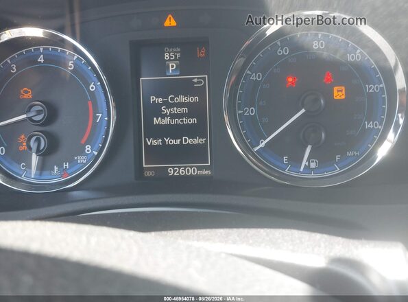 2T1BURHE3HC810452 2017 TOYOTA COROLLA Red Widok tylnych siedzeń