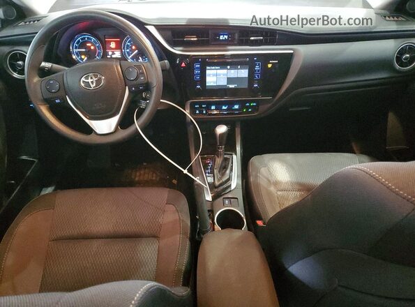2T1BURHE3HC865273 2017 TOYOTA COROLLA Red Vista del salpicadero