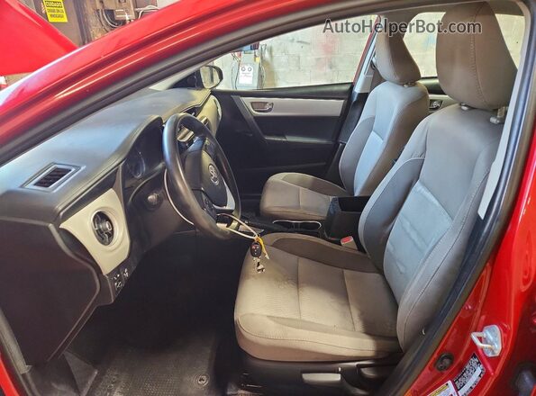 2T1BURHE3JC975391 2018 TOYOTA COROLLA Красный Вид салона спереди