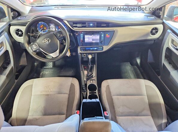 2T1BURHE3JC975391 2018 TOYOTA COROLLA Красный Вид панели приборов