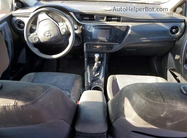 2T1BURHE3JC983992 2018 TOYOTA COROLLA Red Вид панелі приладів