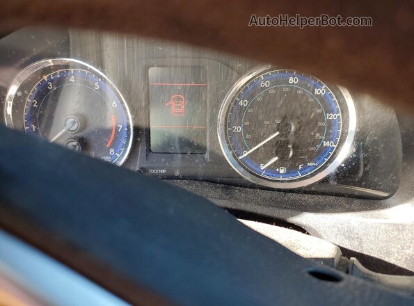 2T1BURHE3JC983992 2018 TOYOTA COROLLA Red Вид щитка приладів