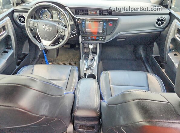 2T1BURHE3JC996869 2018 TOYOTA COROLLA Синий Вид панели приборов