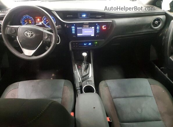 2T1BURHE3KC242386 2019 TOYOTA COROLLA Серебряный Вид панели приборов