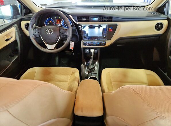 2T1BURHE4JC028585 2018 TOYOTA COROLLA Blue Widok deski rozdzielczej