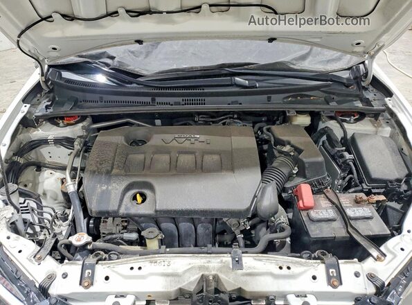 2T1BURHE4JC047430 2018 TOYOTA COROLLA White Rear interior view