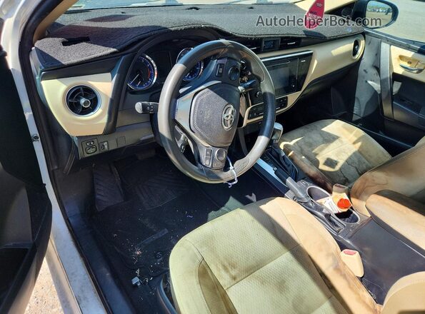 2T1BURHE5HC864786 2017 TOYOTA COROLLA Белый Вид панели приборов