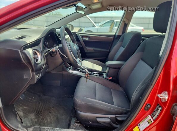 2T1BURHE5JC095647 2018 TOYOTA COROLLA Красный Вид салона спереди