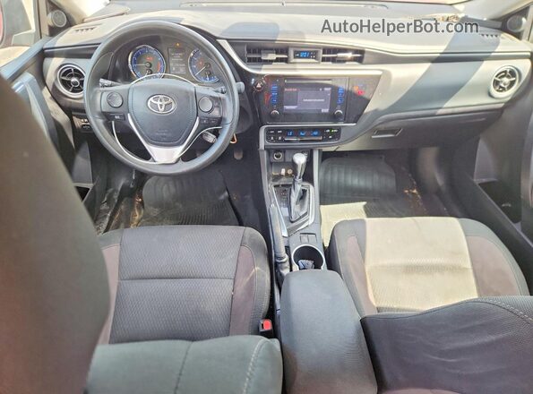2T1BURHE5JC095647 2018 TOYOTA COROLLA Красный Вид панели приборов