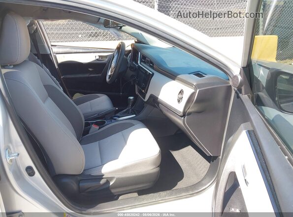2T1BURHE5JC120921 2018 TOYOTA COROLLA Silver Front interior view