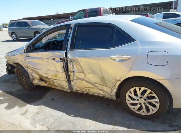 2T1BURHE5JC120921 2018 TOYOTA COROLLA Silver Rear interior view