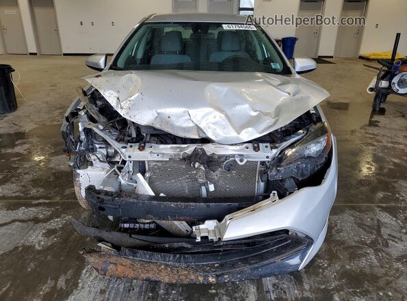 2T1BURHE6HC815743 2017 TOYOTA COROLLA Серебряный Вид спереди