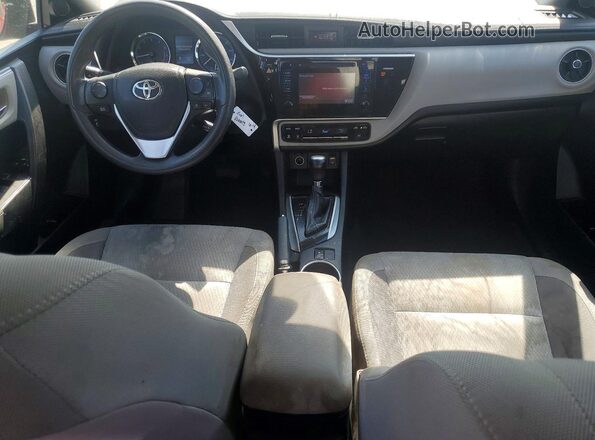 2T1BURHE6HC895786 2017 TOYOTA COROLLA Red Вид панелі приладів