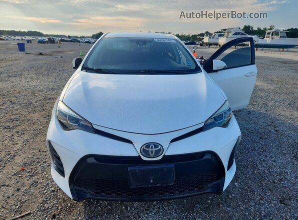 2T1BURHE6JC032038 2018 TOYOTA COROLLA Белый Вид спереди