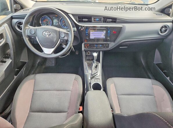 2T1BURHE6JC075505 2018 TOYOTA COROLLA Синий Вид панели приборов
