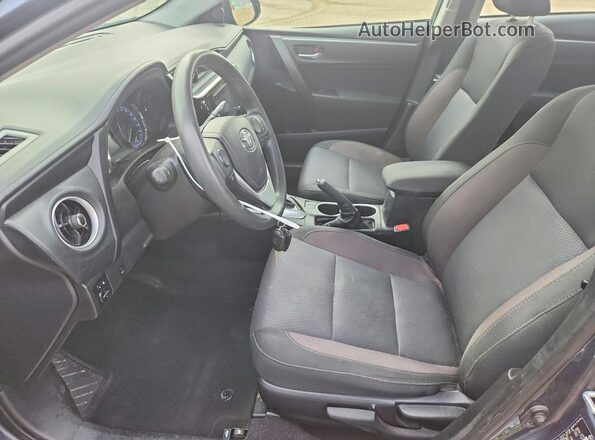 2T1BURHE6JC075505 2018 TOYOTA COROLLA Синий Вид салона спереди