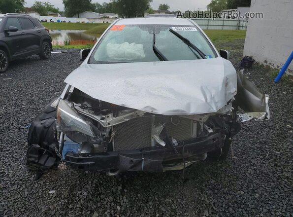 2T1BURHE6JC090005 2018 TOYOTA COROLLA Silver წინა ხედი