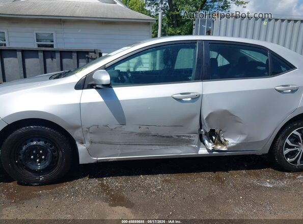 2T1BURHE6JC988023 2018 TOYOTA COROLLA Silver Вид спереду