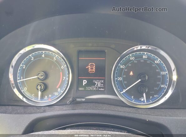 2T1BURHE6JC988023 2018 TOYOTA COROLLA Silver Вид задніх сидінь