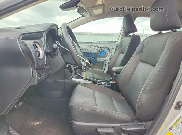 2T1BURHE6KC199601 2019 TOYOTA COROLLA Silver Front interior view