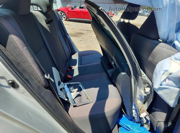 2T1BURHE7HC890497 2017 TOYOTA COROLLA Silver Widok tylnych siedzeń