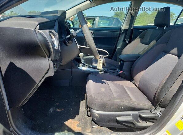 2T1BURHE7JC028595 2018 TOYOTA COROLLA Silver Вид салону спереду