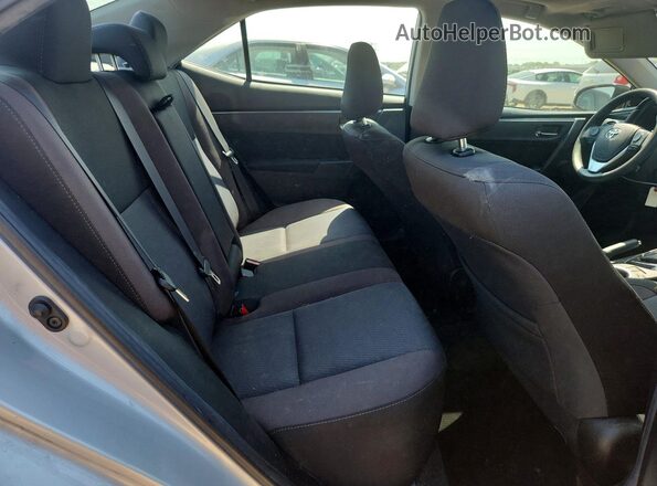 2T1BURHE7JC028595 2018 TOYOTA COROLLA Silver Вид задніх сидінь