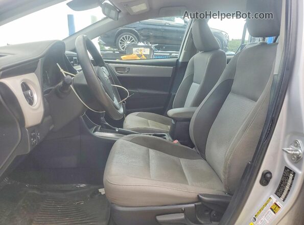 2T1BURHE7JC059667 2018 TOYOTA COROLLA Silver Front interior view