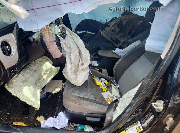 2T1BURHE7JC066893 2018 TOYOTA COROLLA Blue Front interior view