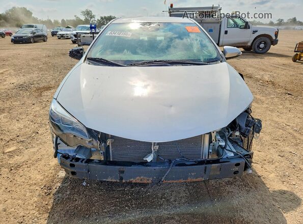 2T1BURHE7JC097433 2018 TOYOTA COROLLA Серебряный Вид спереди
