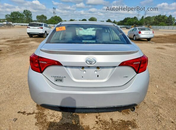 2T1BURHE7JC097433 2018 TOYOTA COROLLA Серебряный Вид сзади