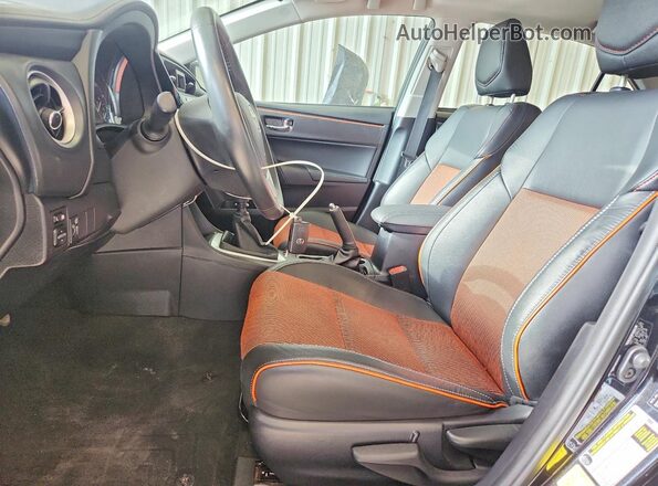2T1BURHE8HC808261 2017 TOYOTA COROLLA Черный Вид салона спереди