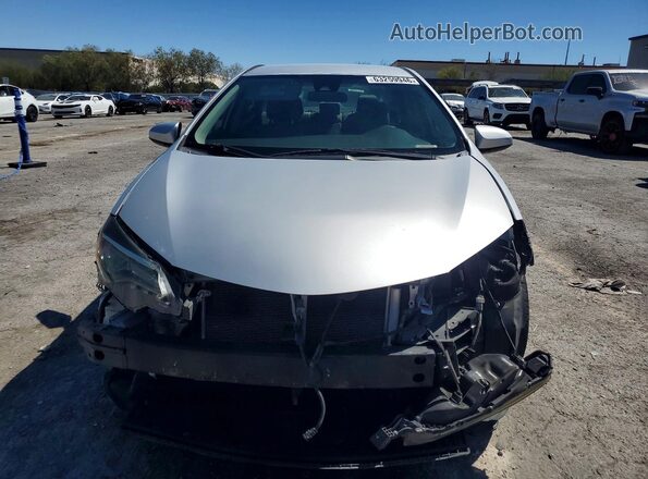 2T1BURHE8JC043963 2018 TOYOTA COROLLA Серебряный Вид спереди