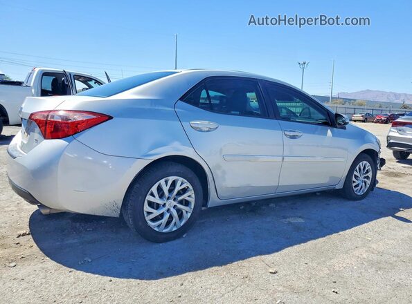 2T1BURHE8JC043963 2018 TOYOTA COROLLA Серебряный Задняя правая четверть