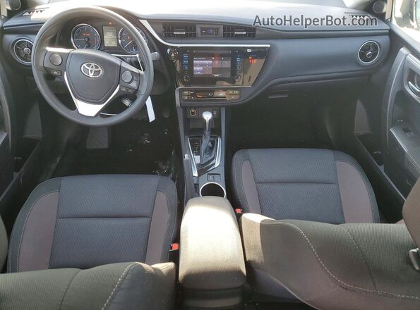 2T1BURHE8JC108021 2018 TOYOTA COROLLA Серый Вид панели приборов