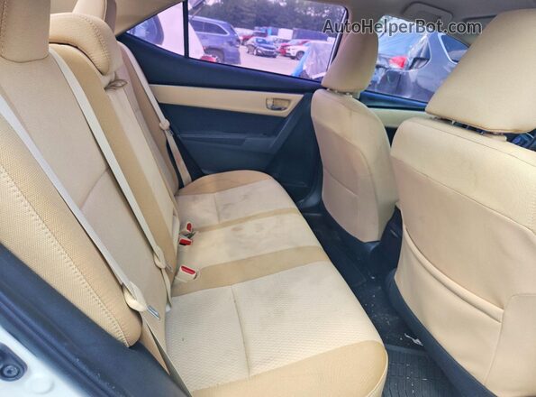 2T1BURHE9HC770488 2017 TOYOTA COROLLA White Widok tylnych siedzeń