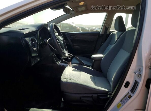 2T1BURHE9HC851037 2017 TOYOTA COROLLA Белый Вид салона спереди