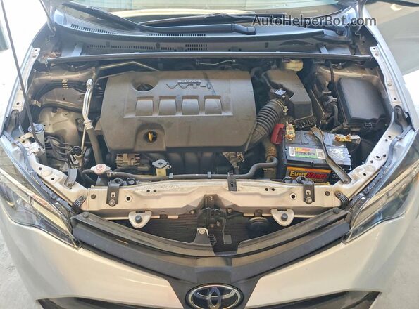 2T1BURHE9JC047763 2018 TOYOTA COROLLA Silver Вид задньої частини салону