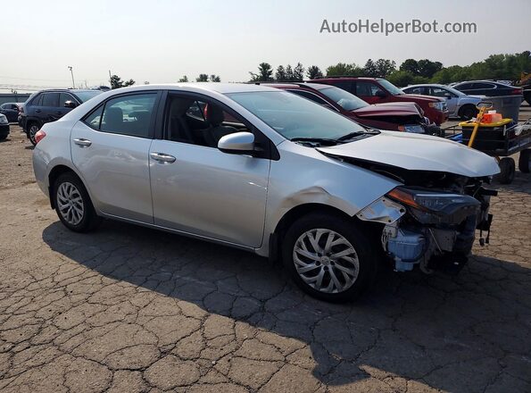 2T1BURHE9JC066460 2018 TOYOTA COROLLA Silver Front right