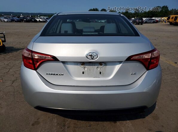 2T1BURHE9JC066460 2018 TOYOTA COROLLA Silver Rear view