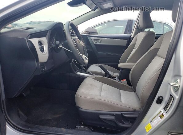 2T1BURHE9JC066460 2018 TOYOTA COROLLA Silver Front interior view