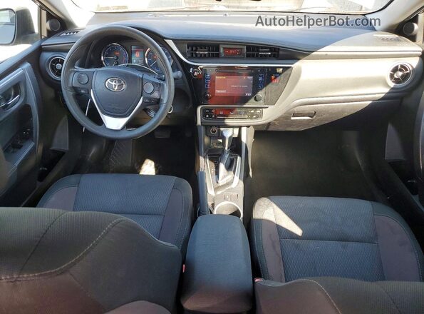 2T1BURHE9JC067818 2018 TOYOTA COROLLA Charcoal Vista del salpicadero
