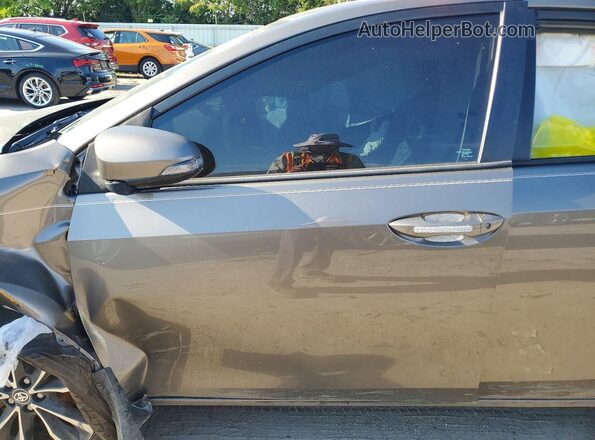 2T1BURHE9JC977047 2018 TOYOTA COROLLA Gray Front interior view